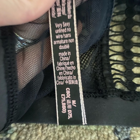 Victoria's Secret Very Sexy Unlined Bralette with Panties - Picture 4 of 9